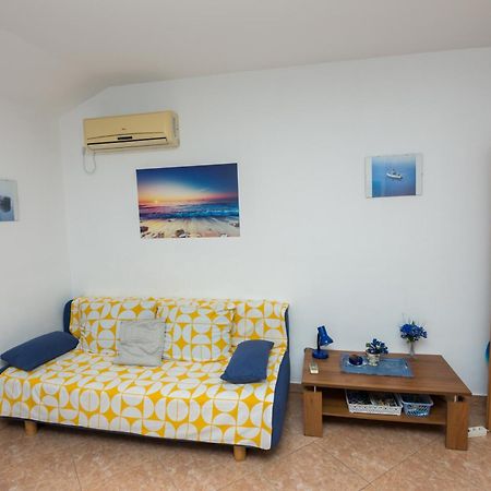 Apartment Rb Omišalj Eksteriør billede