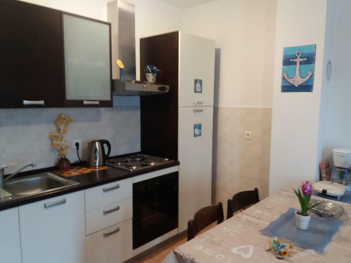Apartment Rb Omišalj Eksteriør billede